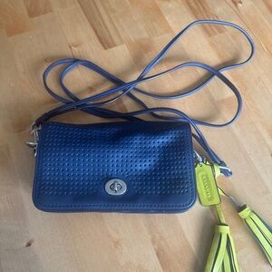 Crossbody Coach purse